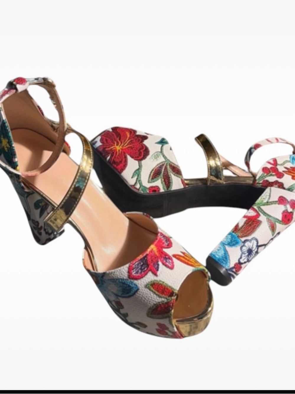 BEAUTIFUL♦️PLATFORM FLORAL HEELS